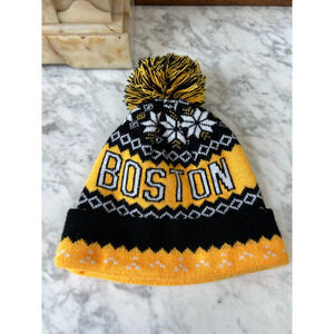 Boston Bruins Knit hat with puffball